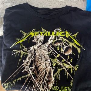 Men’s Metallica shirt